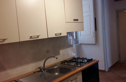 Tropea Apartment | Ambra: centre, wi fi, 5min. walk beach, 10 min walk train station
