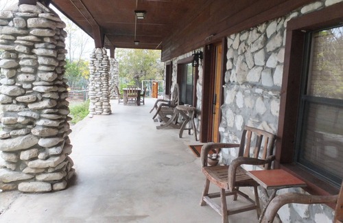 Barksdale House | Ambush Hill Ranch at the end of the road with clear water and abundant wildlife.
