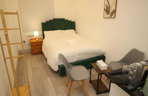 Sutton Central Hotel | AMD Hotel Modern Comfort in the Heart of Sutton SM1