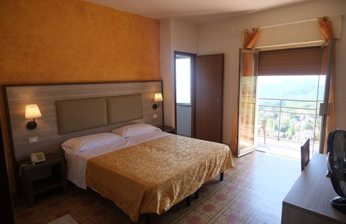 Momigno Hotel | Amelia Dream View