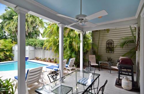 Old Town House | Amelia Home by AvantStay In Historic Old Town w Pool