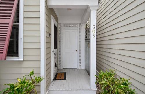 Old Town House | Amelia Home by AvantStay In Historic Old Town w Pool