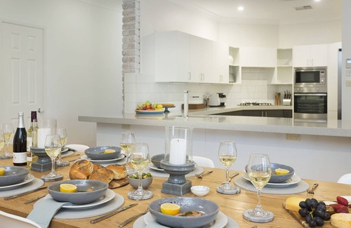 Lovedale House | Amelia-Rose - Charming Country Home