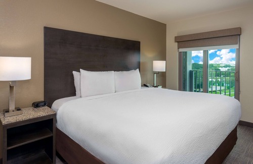Fruitville Hotel | Ameniti Bay, BW Signature Collection