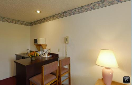 International Falls Hotel | America's Best Value Inn & Suites International Falls