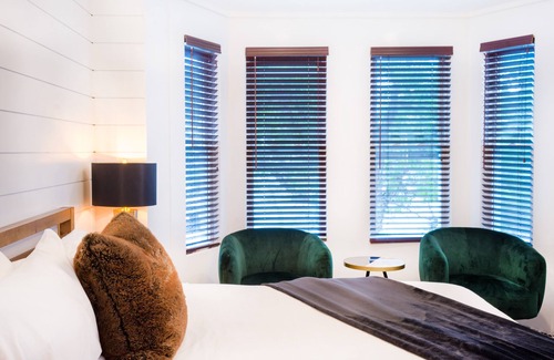 Greenport Hotel | American Beech in Greenport - Deluxe King Suite 11