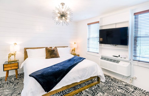 Greenport Hotel | American Beech in Greenport - Deluxe King Suite 12