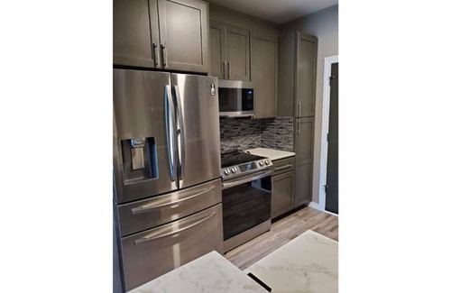 Comfort House | American Dreamers Suite (Sleeps 2)