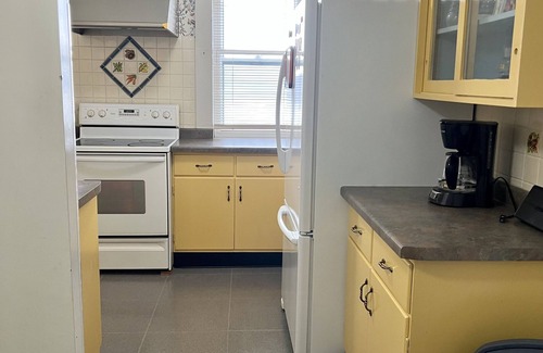 McGregor Cabin | American House 1854- Pocket City Penthouse, 2 Bedrooms, Full Kitchen & Dining