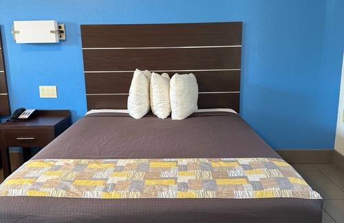 Punta Gorda Hotel | American Inn Punta Gorda
