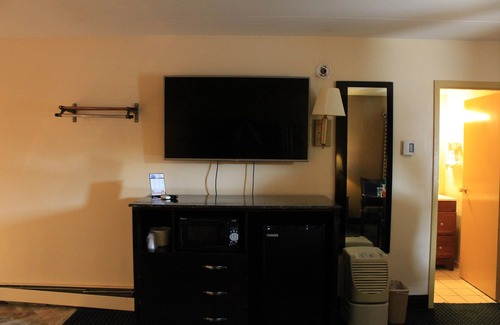 La Grange Hotel | American Inn & Suites