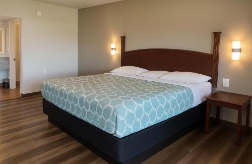 Paris Hotel | American Inn & Suites