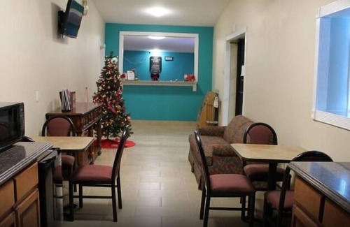 Paris Hotel | American Inn & Suites