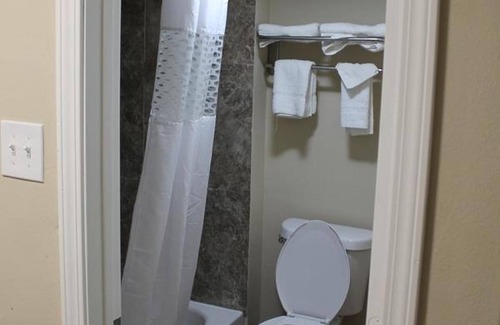 Paris Hotel | American Inn & Suites