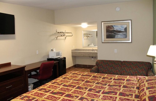 Paris Hotel | American Inn & Suites