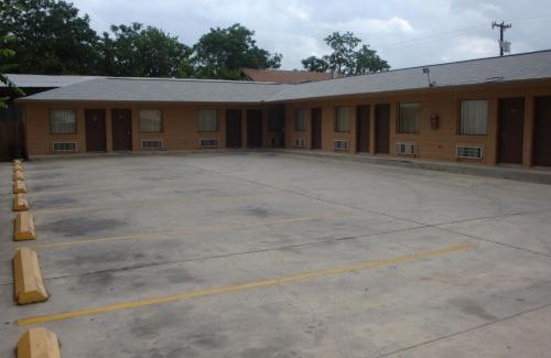 North San Antonio - SAT Hotel | American Motel