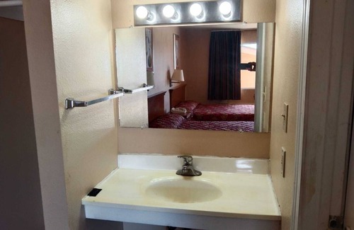 North San Antonio - SAT Hotel | American Motel