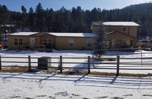 Keystone House | American Pines Lodge, 5 miles from Mt. Rushmore