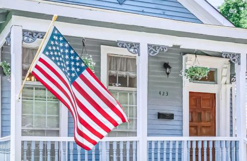 Columbus House | Americana Cottage Closest Historic BnB to Benning