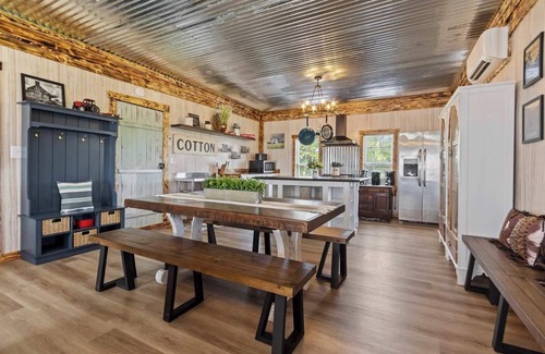 Valley Head House | Americana Farm Getaway
