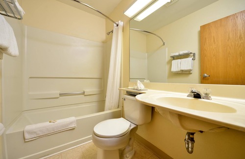 East Syracuse Hotel | Americas Best Value Inn East Syracuse