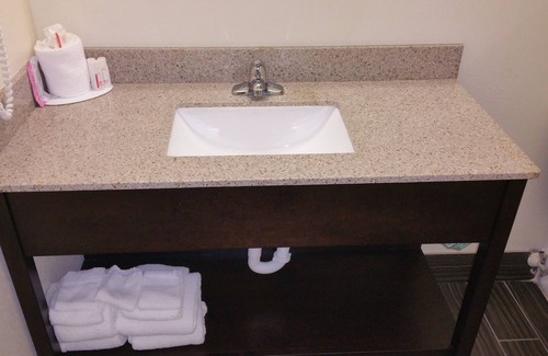 Phenix City Hotel | Americas Best Value Inn & Suites Phenix City