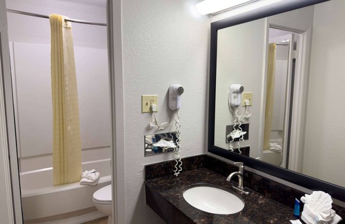 North Loop Hotel | Americas Best Value Inn Austin University