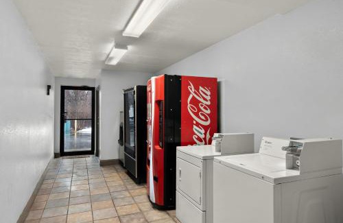 Bangor Hotel | Americas Best Value Inn Bangor