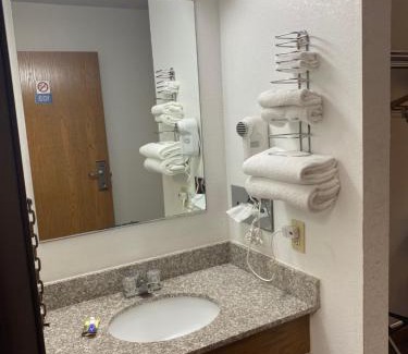 Champaign Hotel | Americas Best Value Inn Champaign