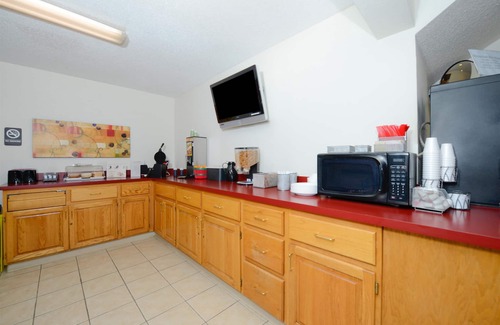 Charlotte Hotel | Americas Best Value Inn Charlotte, MI