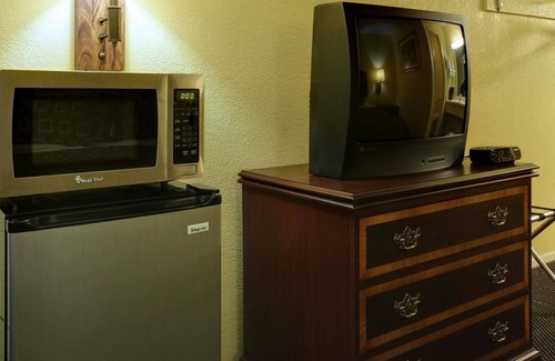 Comanche Hotel | Americas Best Value Inn Comanche