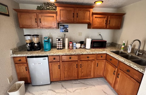 Edna Hotel | Americas Best Value Inn Edna