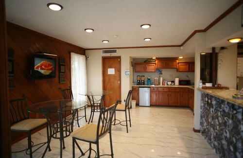 Edna Hotel | Americas Best Value Inn Edna