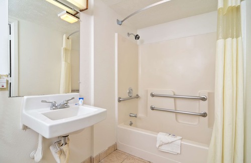 Lincoln Hotel | Americas Best Value Inn Lincoln
