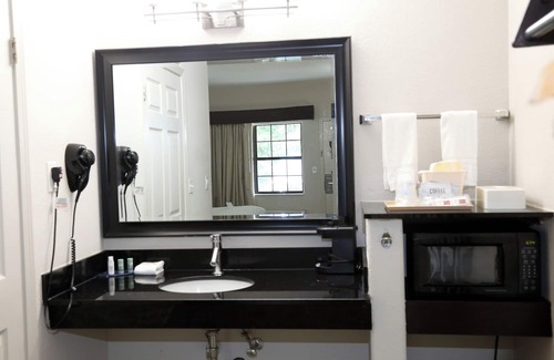 Monroe Hotel | Americas Best Value Inn Monroe