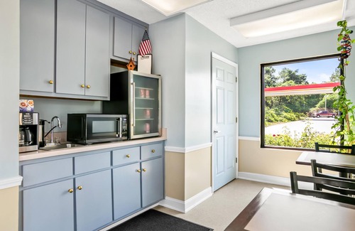 Silver Creek Hotel | Americas Best Value Inn Rome