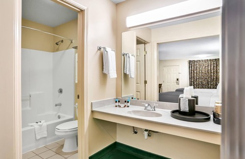 Silver Creek Hotel | Americas Best Value Inn Rome