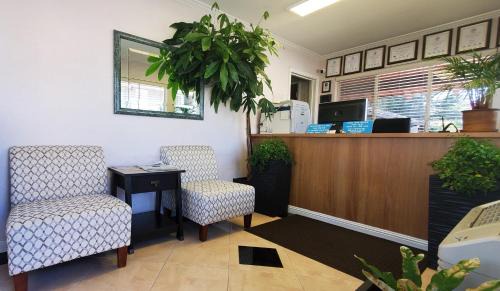 Palo Alto Hotel | Americas Best Value Inn - Sky Ranch Palo Alto
