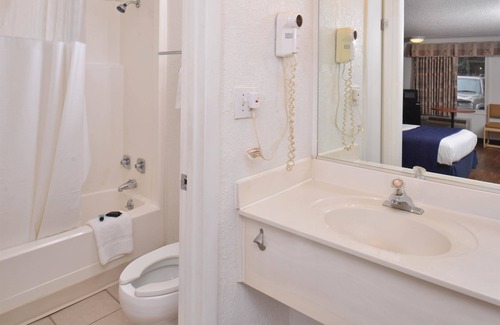 Jackson Hotel | Americas Best Value Inn & Suites Jackson, MI
