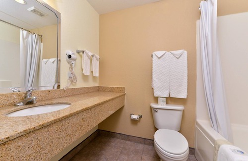 Winnie Hotel | Americas Best Value Inn & Suites Winnie