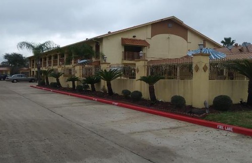 Alvin Hotel | Americas Best Value Inn & Suites-Alvin/Houston
