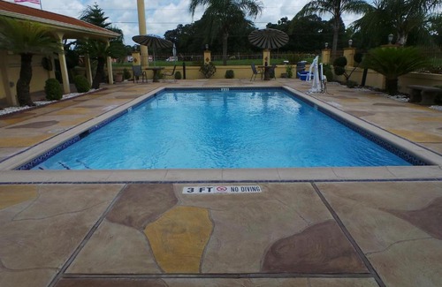 Alvin Hotel | Americas Best Value Inn & Suites-Alvin/Houston