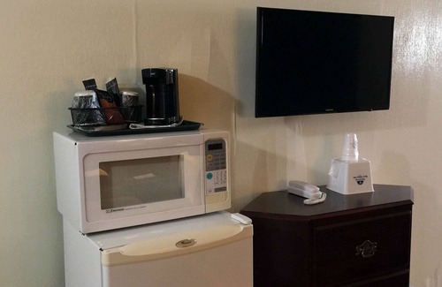 Macon Hotel | Americas Best Value Inn & Suites Macon at Sunset Dr