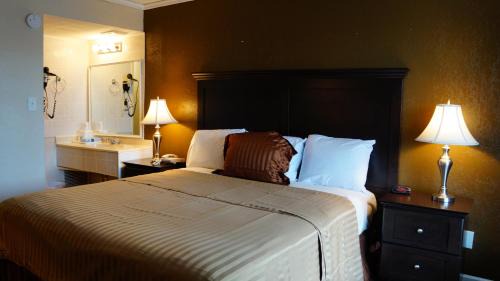 South Kansas City Hotel | Americas Best Value Inn & Suites Kansas City