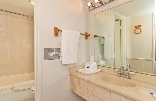 South Kansas City Hotel | Americas Best Value Inn & Suites Kansas City