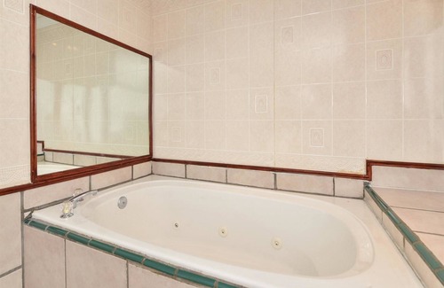 South Kansas City Hotel | Americas Best Value Inn & Suites Kansas City