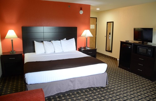 West Burlington Hotel | AmericInn by Wyndham West Burlington