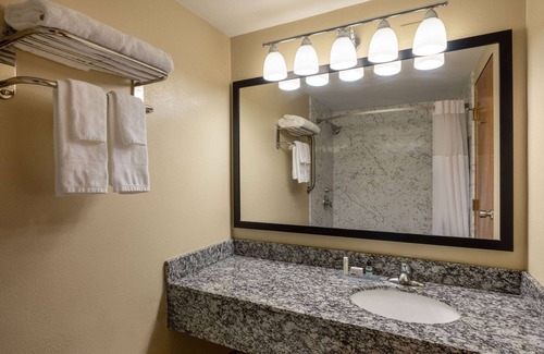 Cedar Rapids Hotel | AmericInn by Wyndham Cedar Rapids North