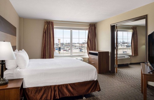 Cedar Rapids Hotel | AmericInn by Wyndham Cedar Rapids North