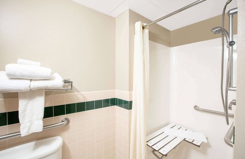Oakdale Hotel | AmericInn by Wyndham Coralville